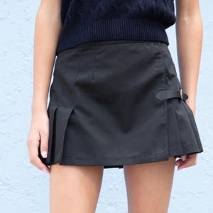 Brandy Melville buckle skirt